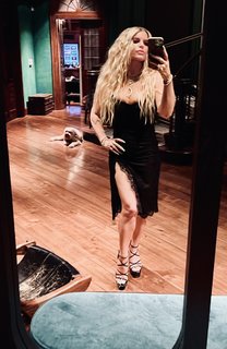 Jessica Simpson feet photo thumbnail