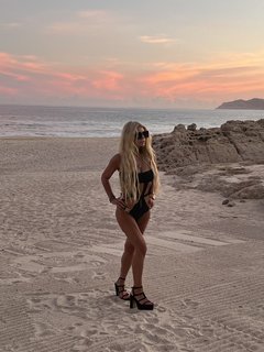 Jessica Simpson feet photo thumbnail
