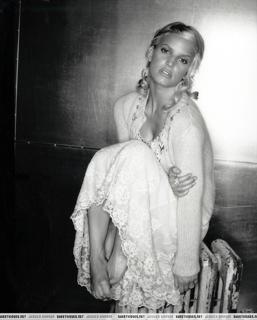 Jessica Simpson feet photo thumbnail