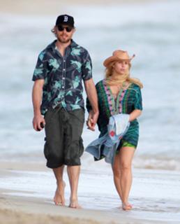 Jessica Simpson feet photo thumbnail