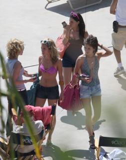 Jessica Stroup feet photo thumbnail