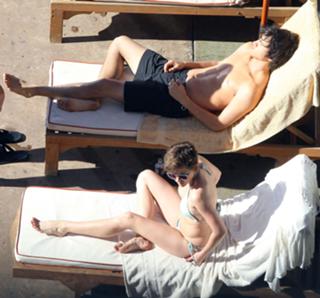 Jessica Stroup feet photo thumbnail