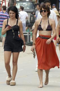 Jessica Stroup feet photo thumbnail