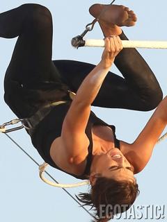 Jessica Stroup feet photo thumbnail