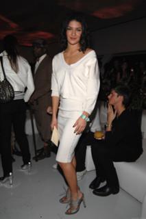 Jessica Szohr feet photo thumbnail