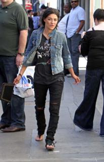Jessica Szohr feet photo thumbnail