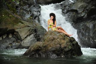 Jessica Szohr feet photo thumbnail