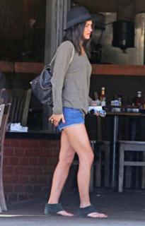 Jessica Szohr feet photo thumbnail