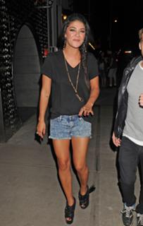 Jessica Szohr feet photo thumbnail