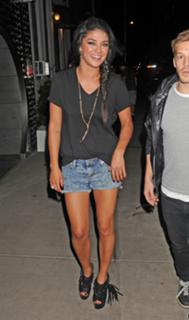 Jessica Szohr feet photo thumbnail
