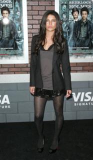 Jessica Szohr feet photo thumbnail
