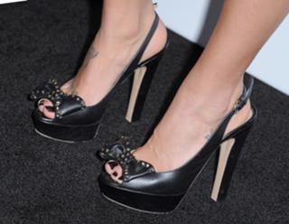 Jessica Szohr feet photo thumbnail