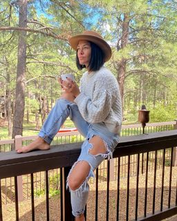 Jessica Szohr feet photo thumbnail