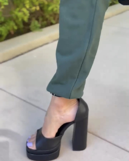 Jessica Szohr feet photo thumbnail