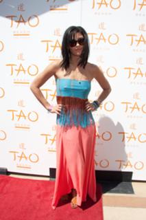 Jessica Szohr feet photo thumbnail