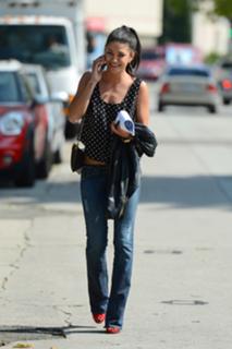 Jessica Szohr feet photo thumbnail