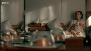 Jessie Buckley feet photo thumbnail