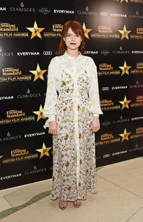 Jessie Buckley feet photo thumbnail