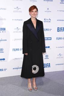 Jessie Buckley feet photo thumbnail