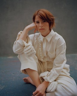 Jessie Buckley feet photo thumbnail