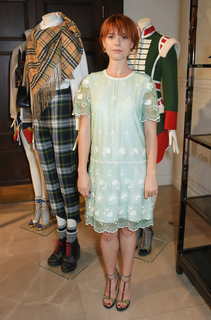 Jessie Buckley feet photo thumbnail