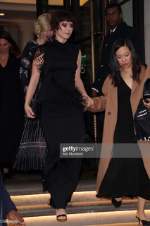 Jessie Buckley feet photo thumbnail