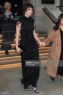 Jessie Buckley feet photo thumbnail