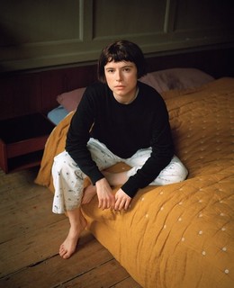 Jessie Buckley feet photo thumbnail