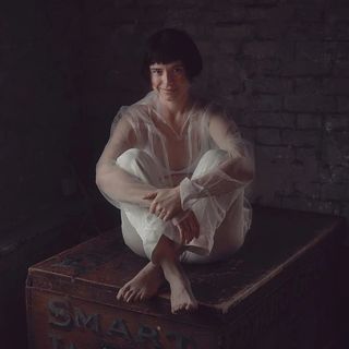 Jessie Buckley feet photo thumbnail