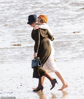 Jessie Buckley feet photo thumbnail