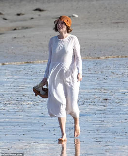 Jessie Buckley feet photo thumbnail