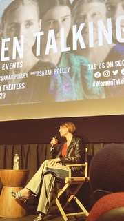 Jessie Buckley feet photo thumbnail