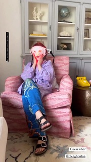 Jessie Buckley feet photo thumbnail