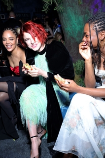 Jessie Buckley feet photo thumbnail