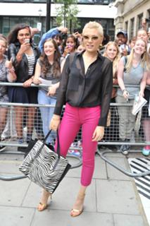 Jessie J feet photo thumbnail