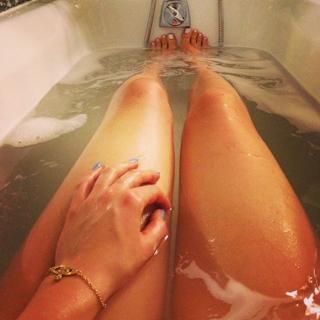 Jessie J feet photo thumbnail