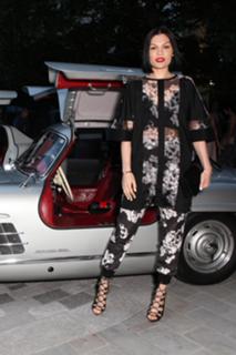 Jessie J feet photo thumbnail