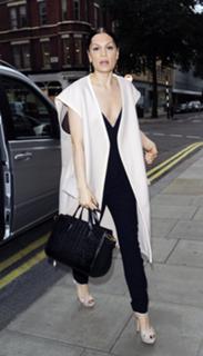 Jessie J feet photo thumbnail