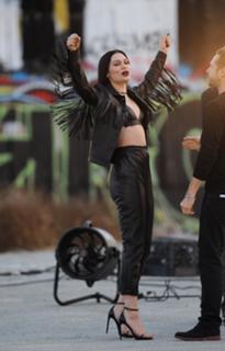 Jessie J feet photo thumbnail