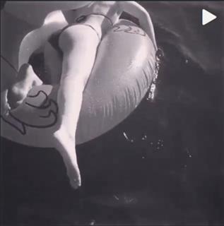 Jessie J feet photo thumbnail