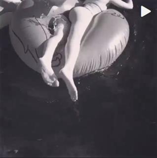 Jessie J feet photo thumbnail