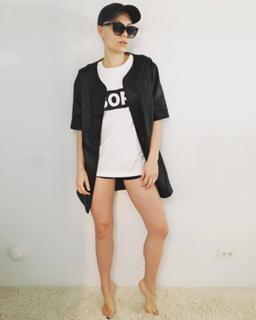 Jessie J feet photo thumbnail