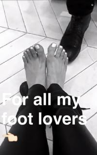 Jessie J feet photo thumbnail