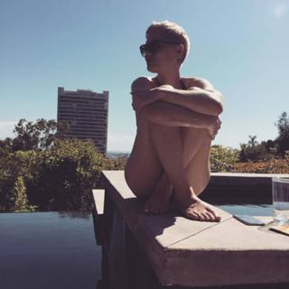 Jessie J feet photo thumbnail