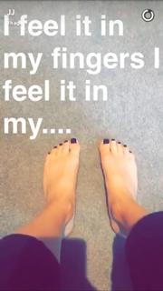 Jessie J feet photo thumbnail