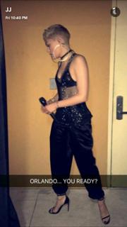 Jessie J feet photo thumbnail