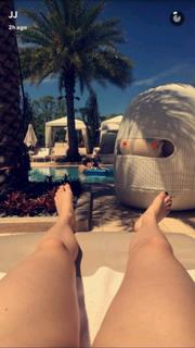 Jessie J feet photo thumbnail
