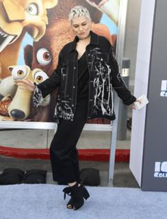 Jessie J feet photo thumbnail