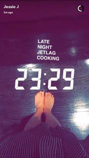 Jessie J feet photo thumbnail