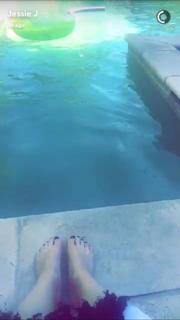 Jessie J feet photo thumbnail